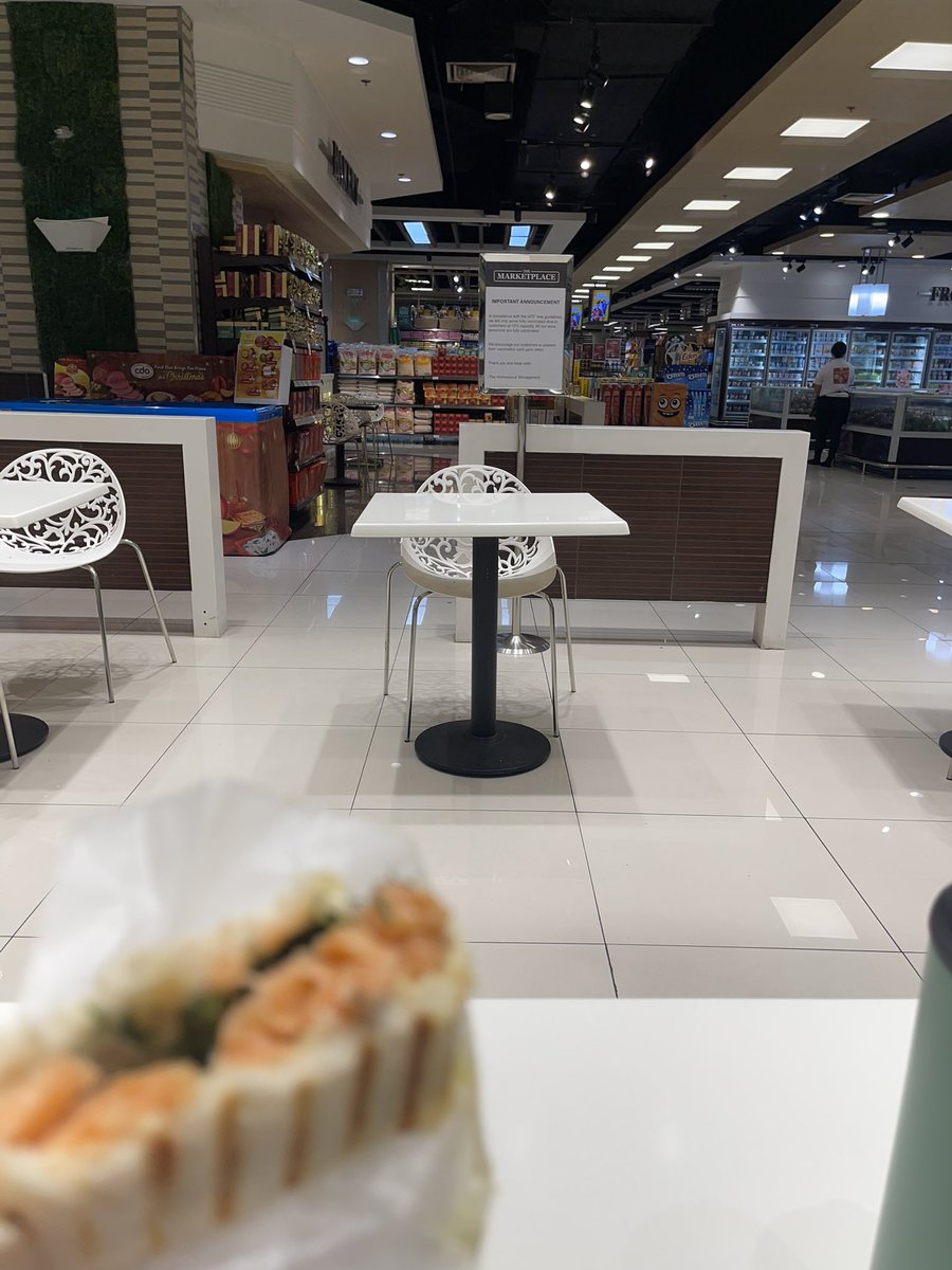 gladiatordomz's tweet photo. Melon pong amoy yong lugar #rustans #Marketplace dapat po ako magpasalamat na may naamoy ako? https://t.co/sKeGD6a0KE