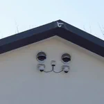 とある建物の壁が…猫の顔みたいになっていてかわいい!
