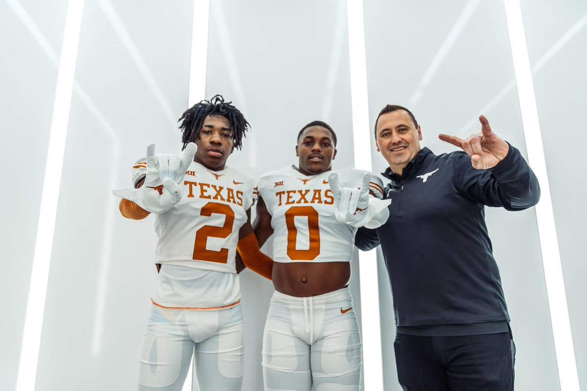balloutaboogie9's tweet photo. #HookEm🤘🏾 @TexasFootball @RedSavion @TDGELITE7v7 @TrustMyEyesO @Coach_JoeyMoss https://t.co/7rOA7Rbf8G
