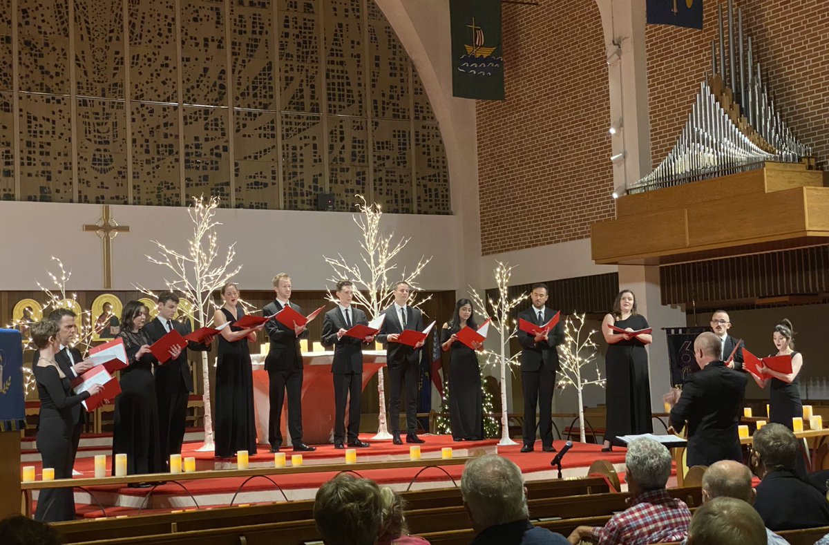 FatherCapo's tweet photo. Congrats to @seraphicfire for their comeback with their traditional Christmas concert. I was happy to see back on stage the artists who have become good friends over the last 10 yrs. #SeraphicFire is a South Florida treasure, one of the best choral ensembles in the nation. https://t.co/qYo1hLSVlw