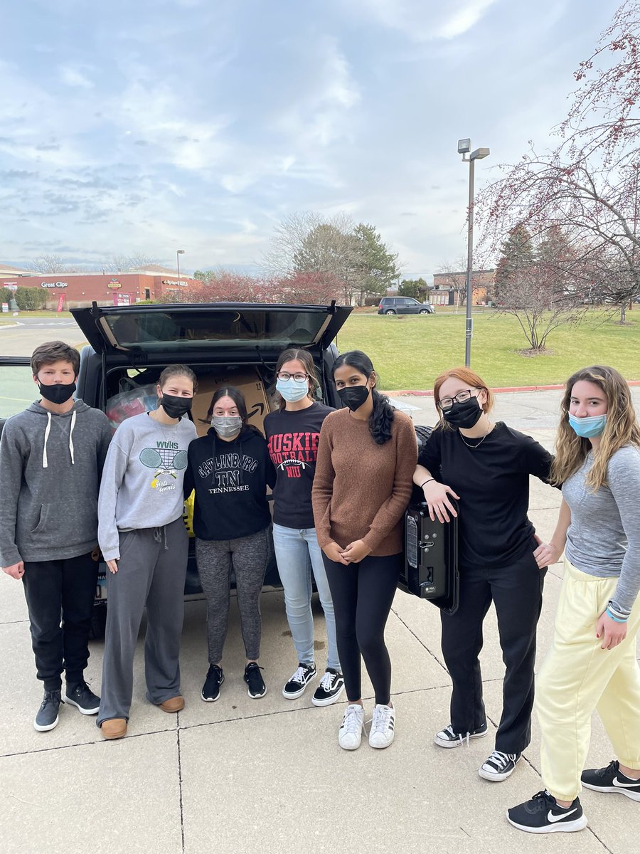 Today we packed up all of our donations for the giving tree!! We are so grateful for our amazing WV community that came together and donated these items. YOU are the reason for making a difference in someone’s life this holiday season! Thank you all so much 💛💚! #warriorpride