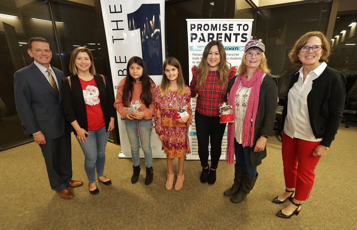 At tonight’s school board meeting, our Trustees recognized some of our FCCLA National Champions and our first ever District Holiday Art Contest winners! 

Our students continue to do BIG things here in Lamar CISD and we couldn’t be more proud! 🤩🍎