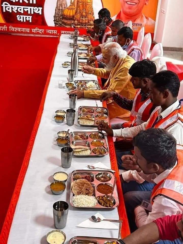 blrtvm's tweet photo. അധ്വാനിക്കുന്നവർ പ്ലേറ്റ് തിരിച്ച് വച്ച് കഴിച്ചാ മതി https://t.co/LWWCrVUG89