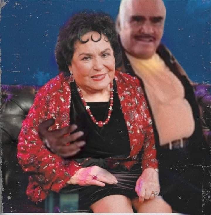 CCovidio's tweet photo. Caluroso reencuentro de estos ídolos populares #RIPchente y Carnecita Salinas https://t.co/o80IZ3vu7R