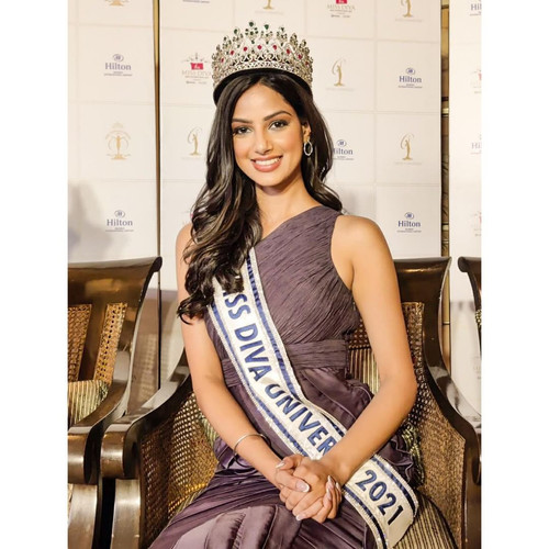 QueenSuparna's tweet photo. You are a true role model for our youth of India...After 21 years..... #MissUniverse2021 crown is won by our #HarnazSandhu of #India, you are our #prideofindia 
Much love from #suparnamukherjee 
#mrsuniverseperfect from #Bengal https://t.co/YmolqBpo1Z
