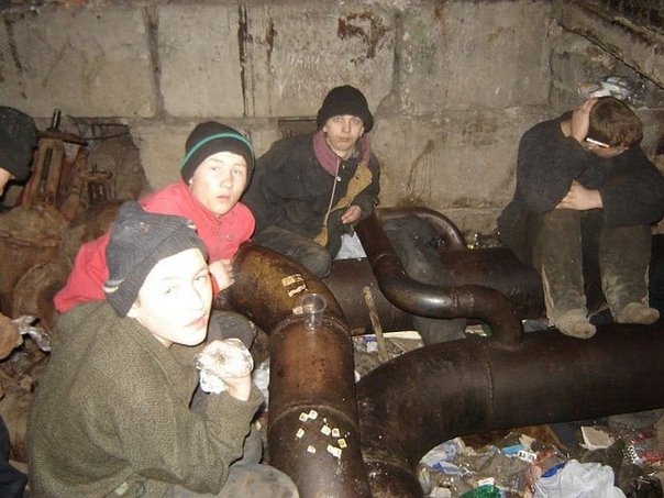 живет на теплотрассе