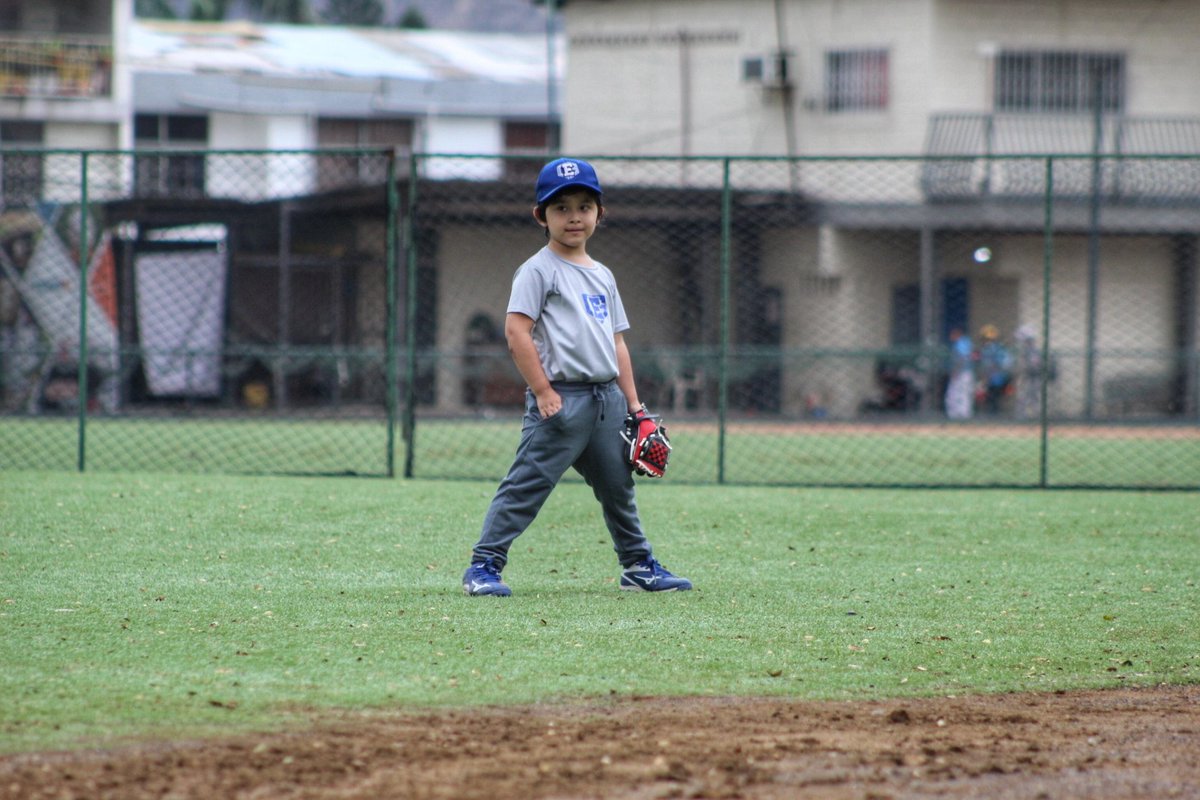Billie_PelotonB's tweet photo. El primer partido de mi peloterito en Bombillo de @csebeisbol categoría #EscuelaB y ya se imaginarán como estuve de intensa con la 📸😅 no transmití porque ya no me alcanzaban los brazos, voy a abrir un canal sólo para él 😅 pero bueno nadie me quita lo vivido
#béisbolinfantil https://t.co/IxsM5trNBh