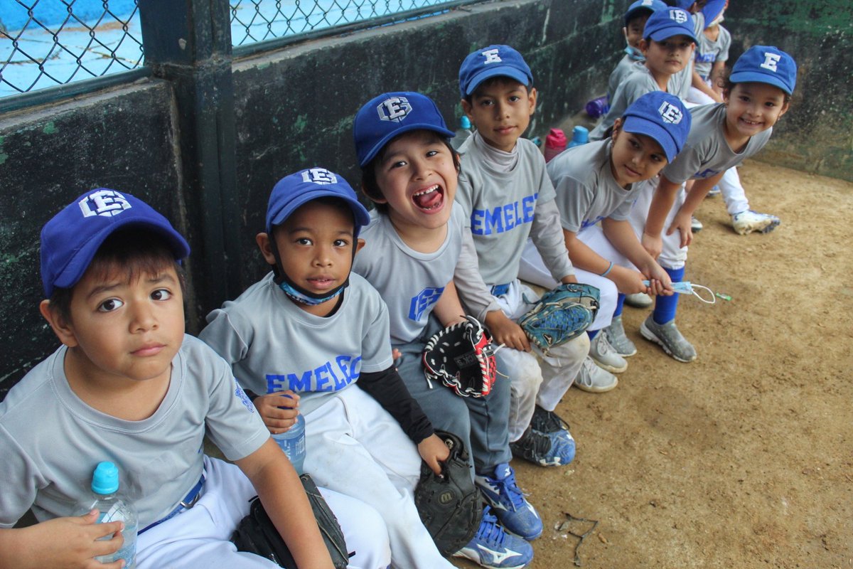 Billie_PelotonB's tweet photo. El primer partido de mi peloterito en Bombillo de @csebeisbol categoría #EscuelaB y ya se imaginarán como estuve de intensa con la 📸😅 no transmití porque ya no me alcanzaban los brazos, voy a abrir un canal sólo para él 😅 pero bueno nadie me quita lo vivido
#béisbolinfantil https://t.co/IxsM5trNBh