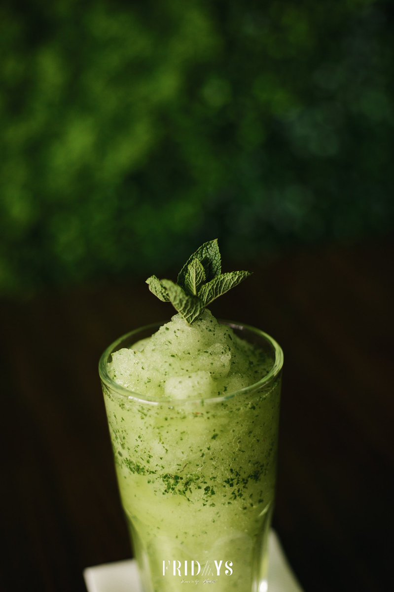 FRIDAYS_restaurant tweet media