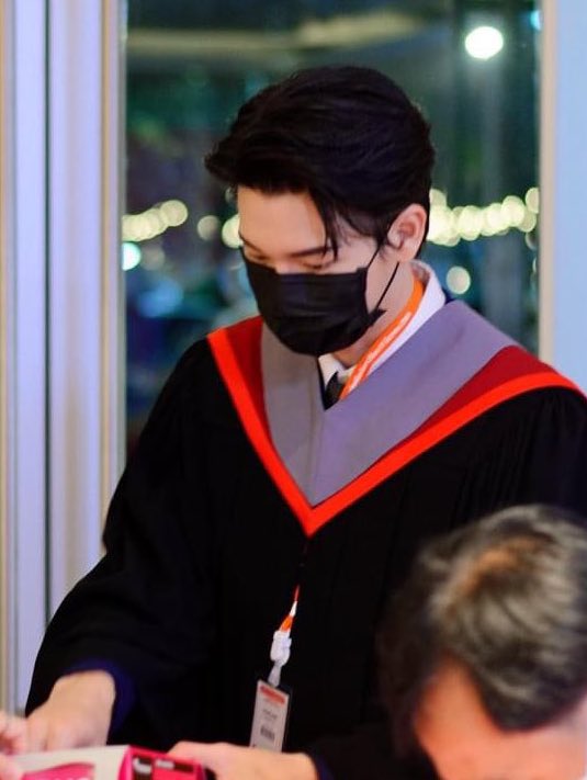 หล่อทะลุแมสของจริง 

FB : คณะวิศวกรรมศาสตร์ มศว 

#YinYinGraduation 
#yinyin_anw <a href="/yinyin_anw/">Yinyin</a>