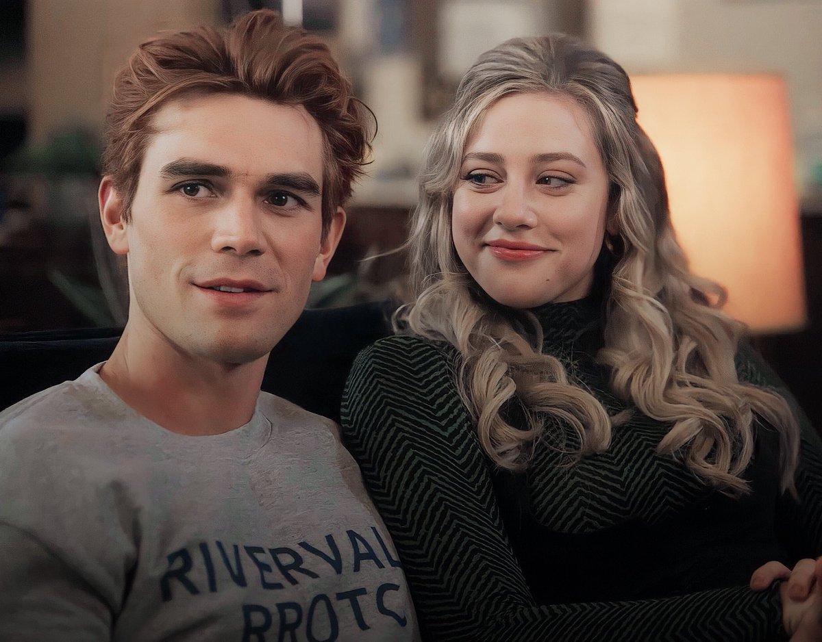 ToothWeirdo's tweet photo. #barchienation where you at!? #barchie is OTP 🥰😍 They are soulmates across all universes! #Riverdale100 #riverdale https://t.co/dyZnabTfI7