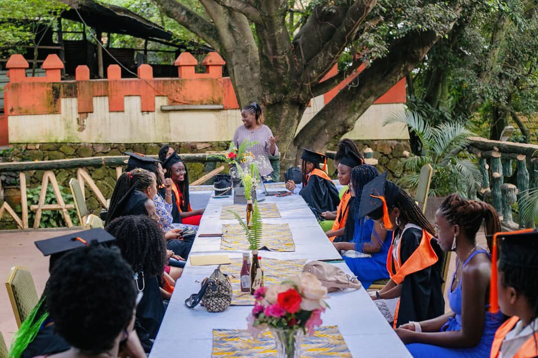 angiemirembe's tweet image. Humbled to be invited by 
the Executive Director of GIRLS to LEAD Africa, Miss Kansiime Honest Fortunate to inspire these beautiful young Ladies who completed a Girl’s #STEM program from AkiraChix Institution in Kenya.
#CodingInHeels
#GirlsToLeadAfrica
#AkiraChix