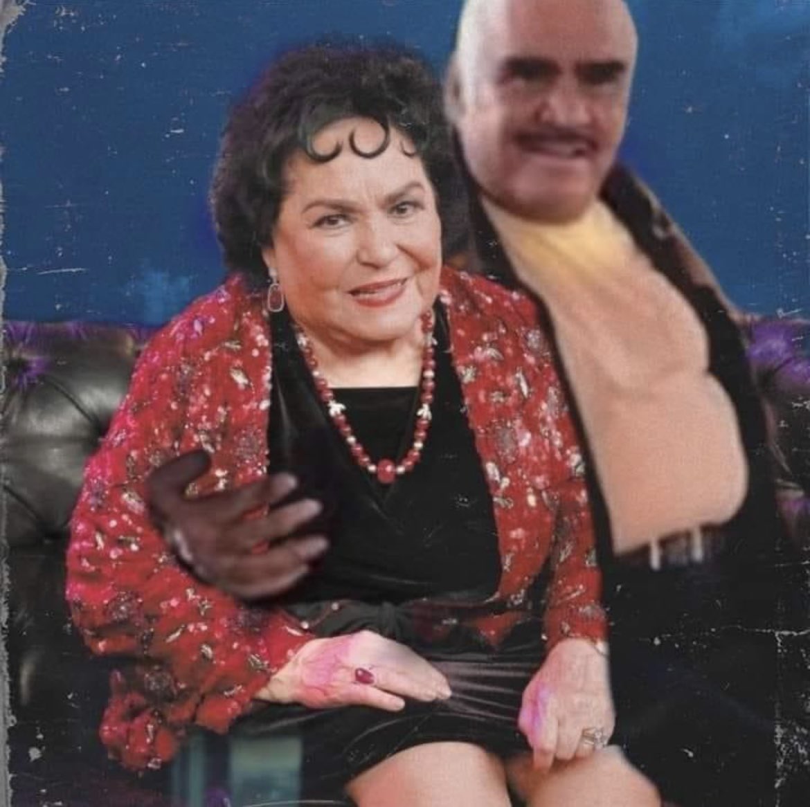 kga_el's tweet photo. Así recibe #chente a #CarmenSalinas en el cielo 🙏 (.)(.) 🤣 eles telible https://t.co/g6ZFOKPX7v