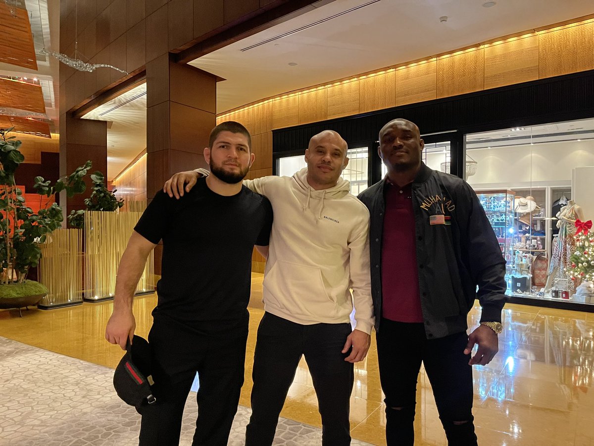 AliAbdelaziz00's tweet photo. Great seeing my brothers and #P4P kings @TeamKhabib  @usman84kg  🤛🏿❤️🙏🏾 https://t.co/HtKXeBt3do
