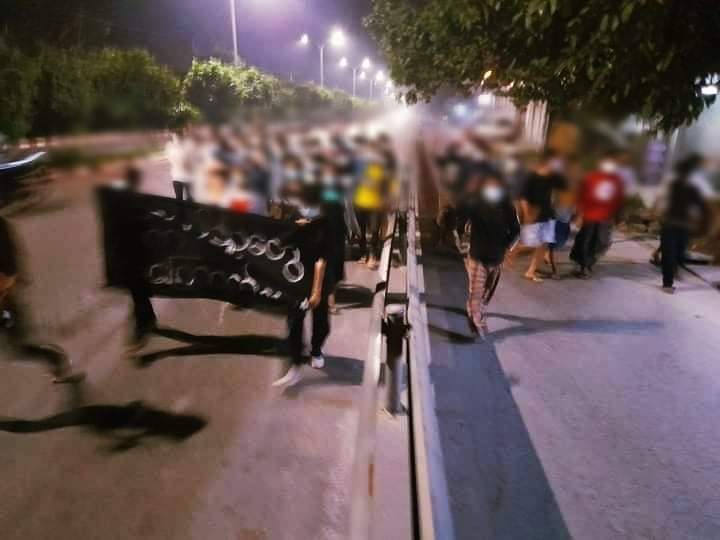Anti-coup revolutionary night strike in Mandalay on Dec 14. 🪧  #Dec15Coup #TakeAction_NoMoreWords #WhatsHappeningInMyanmar