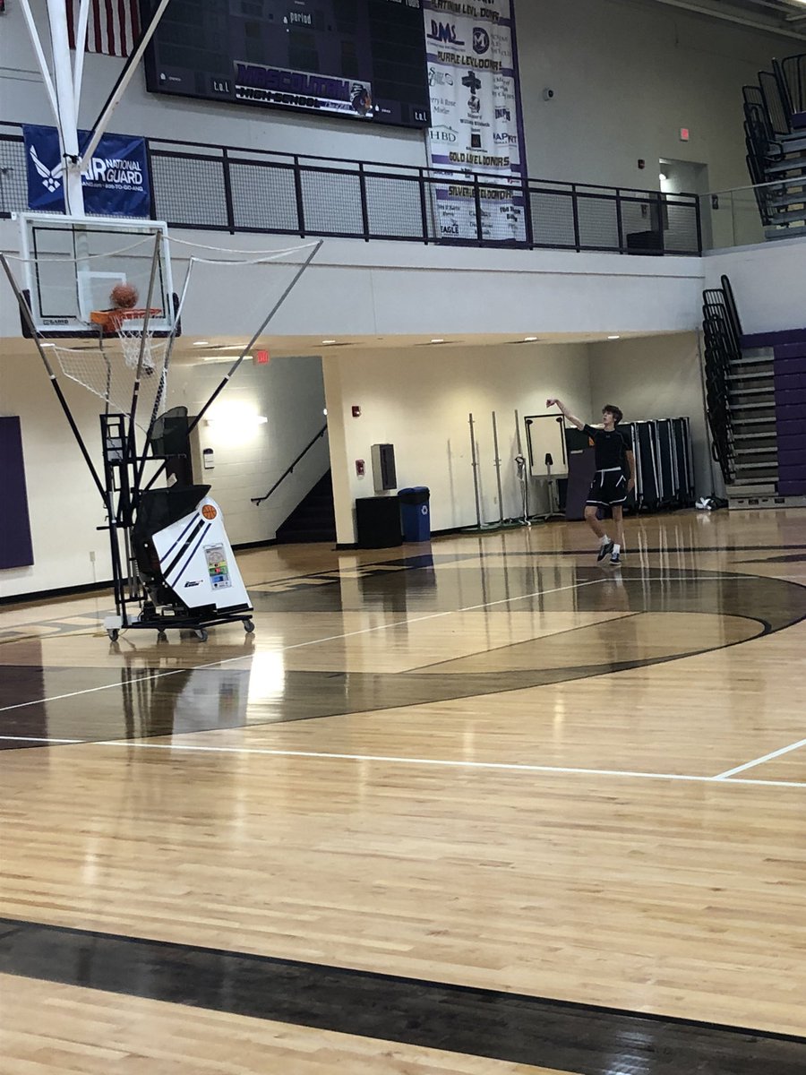 CoachSchoMHS's tweet photo. Some feel sorry for themselves. Some get off the bus and get right back to work. @derek_plab https://t.co/GcAre07Dhx