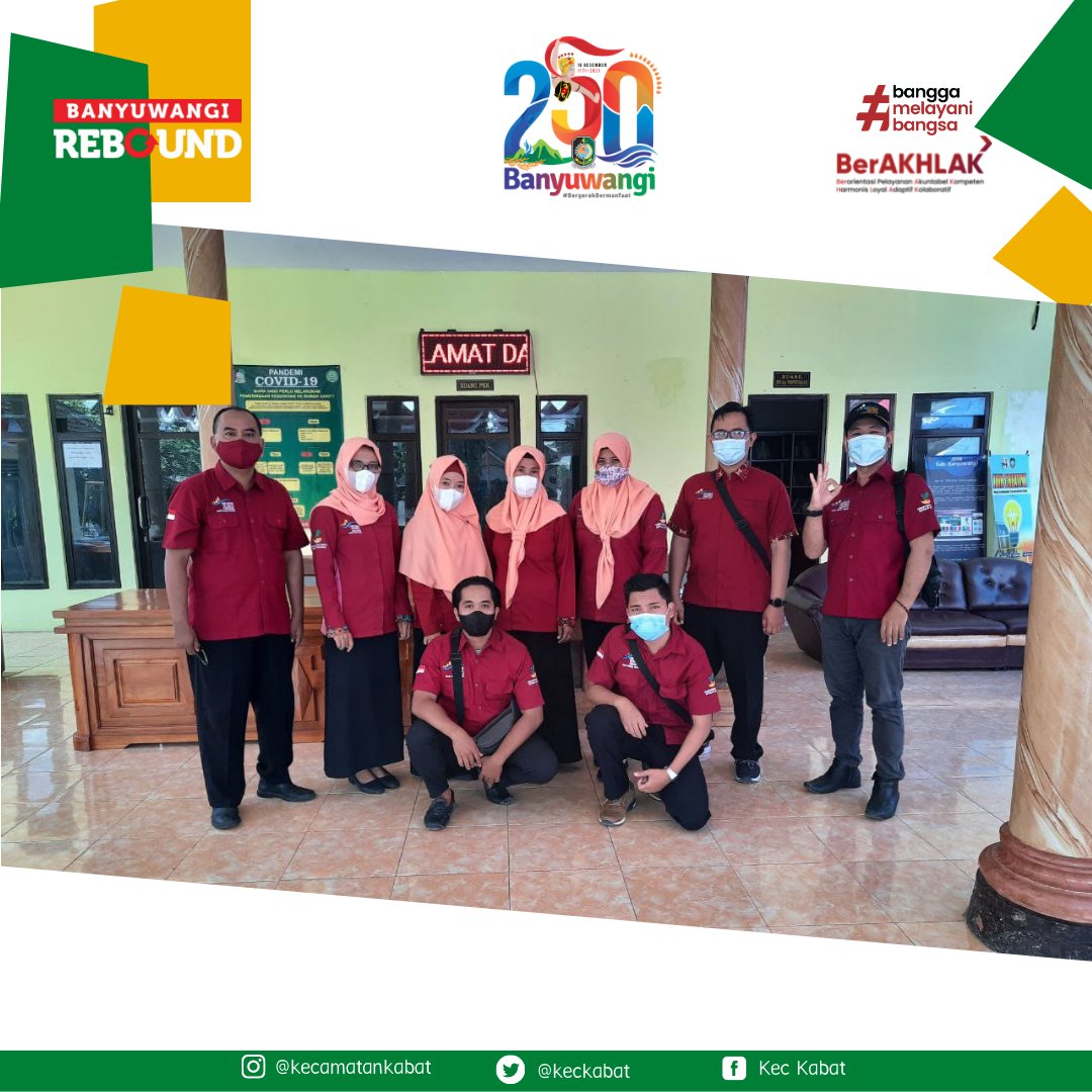 keckabat's tweet photo. Tim Pendamping PKH Kec. Kabat melakukan Verifikasi dan Validasi data KPM Program Keluarga Harapan secara Online melalui Aplikasi SAGIS. Kegiatan ini dilakukan door to door ke setiap rumah KPM mulai tanggal 6 s/d 31 Desember 2021  @banyuwangi_kab @BIBINWIDIATMOKO https://t.co/6IAFKDMHyK