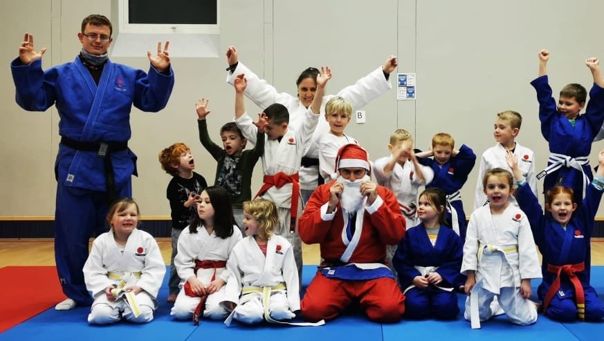 An exciting night in Simply Judo Maghaberry with Santa awarding the children with their new grades and joining in with the fun! 

Congratulations everyone! 

🥋🇯🇵⛩