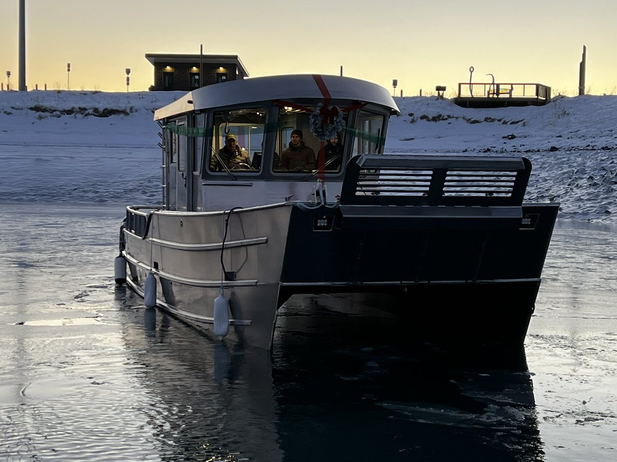 BoatPunk's tweet photo. Launched a new boat design today. Is it a Kachemak Beach Cat or a Landing Cat? #Alaska #Alaskalife #Aluminumboats #catamarans #landingcraft #DaigleBoatworks #DCSAlaska https://t.co/TtY4FS8xT1