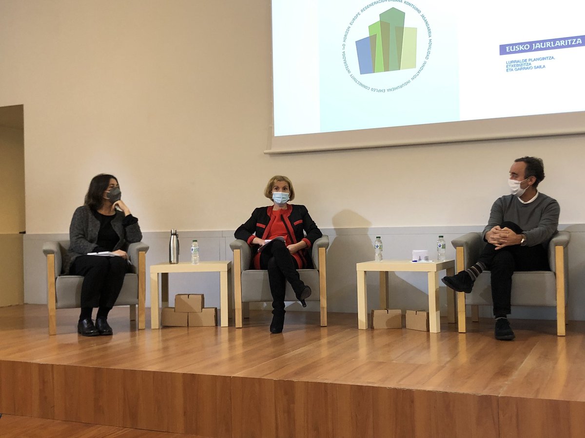 OrainIngurumena's tweet photo. Eztabaidarako unea iritsi da❗️
Mahai-inguruan parte hartzen ari gara aurkeztutako proiektuen ikaskuntza eta esperientziak partekatuz @tecnalia -ko Patricia Molinarekin eta @bilbao_udala -ko Javier Orsekin batera. 🏡🏙🌿
#Basque4SC https://t.co/yn93Gvjf5O
