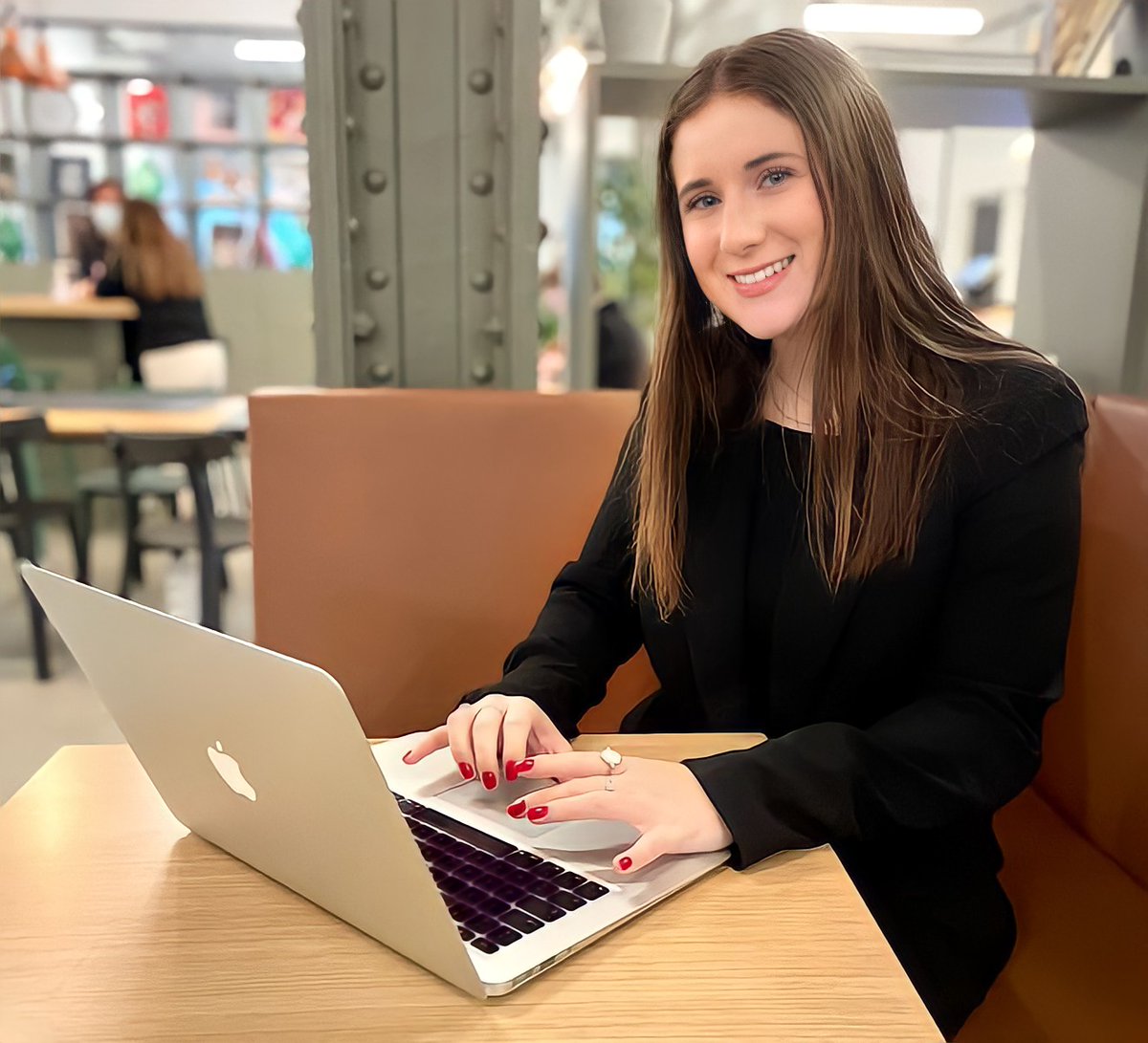 Our team is growing! 🚀

We are pleased to welcome Alice, she is in charge of community management in our social media. She also participates in the digital development of our brand. 

Welcome Alice ! ✨

#team #digitalmarketing #startup #communication #marketing