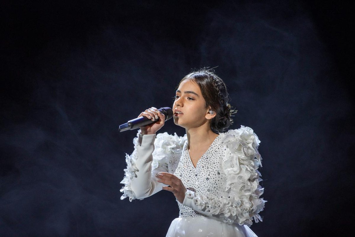 wiwibloggs's tweet photo. 🇦🇿 Good morning Paris, Baku calling! Azerbaijan's Sona Azizova is first up to rehearse, bringing ice princess glamour to La Seine Musicale. 

📸 Andres Putting/EBU

#JESC #JESC2021 #JuniorEurovision https://t.co/qoG147Zdt5