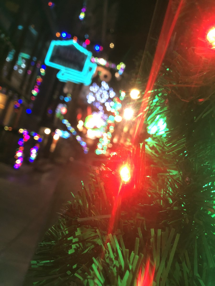 _NaturalBlue86_'s tweet photo. My view is better than yours

#NoFilter #UniversalOrlando #holidays https://t.co/BaZnztDAYg