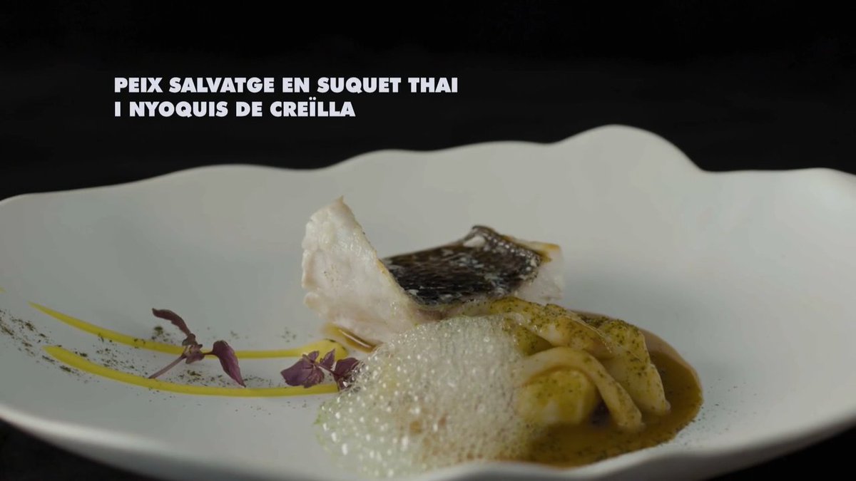 Alejandra i Emmanuel, al capdavant de l'<a href="/AtalayaRest/">Atalaya restaurante</a> d'Alcossebre, ens contaven en <a href="/CCuiners/">𝗖𝘂𝗶𝗻𝗲𝗿𝗲𝘀 𝗶 𝗖𝘂𝗶𝗻𝗲𝗿𝘀</a> que per la seua joventut es posava en dubte el seu saber fer en la cuina. Ara, el seu restaurant ha rebut una estrela Michelin.⭐️Mira com van ser els seus orígens👇web.apunt.es/RestaurantAtal…