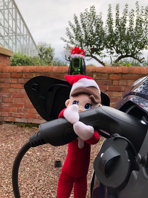 KingsSchoolGlos's tweet photo. Well done to all students who entered the #STEAM Christmas Photo Comp, but special congratulations go to the winner, Haya, Yr 7.
The judge, Dr James Lloyd, @sciencefocus @turinginst, was impressed at the talent & creativity on display. #DiscoveringKingsCreativity @KSGScience https://t.co/g74lirBdLG