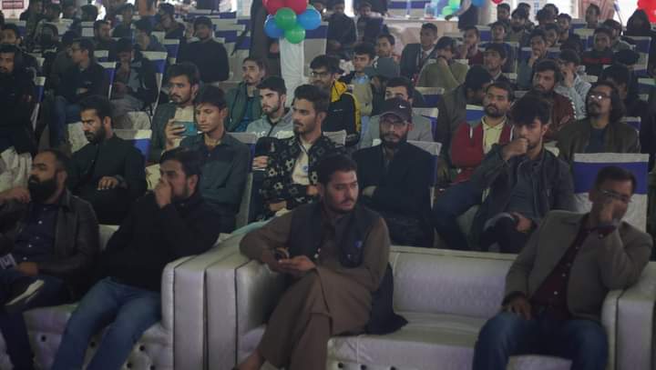 JamiatIIUI's tweet photo. 4th Session Of 1st Day

Seminar : Study Abroad And Scholarships

 Mir Waleed (Famous YouTuber ) Conducted The Session.
Muhammad Usman Ghani (Secretary Islami Jamiat Talba IIUI) Presented The Souvenir Shield To  Guest.

#MEEIIUI #JamiatIIUI https://t.co/sOGBmcMcVM