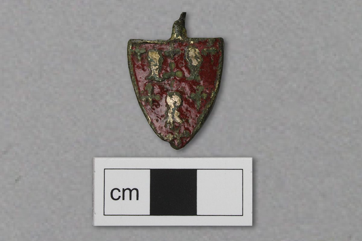 aocarchaeology's tweet photo. Day 21 of #AOCAdCal: this medieval horse harness pendant is gloriously red and gold! Can you make out the three heraldic charges, or emblems? Our conservators prepared the pendant for display in Perth's new museum: https://t.co/85GOElO9sS
@CPKMuseums @culturepandk @MuseumsGalScot https://t.co/5KrNjw88ln