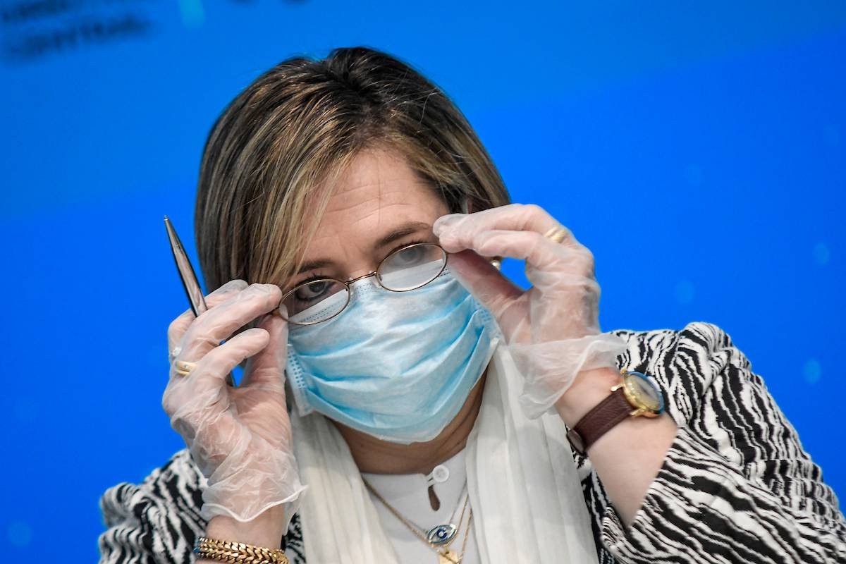 victor_81405's tweet photo. OTRO "si pasa, pasa": Jenifer Cherro, directora en ANEP de Lacalle Pou, dijo que HIZO un post grado en Udelar, pero en REALIDAD NUNCA lo HIZO. Dijo, "fue un error, perdón"  y lo SACÓ de su C.V que estuvo publicado casi dos años. 
INDIGNADOS con Sendic, donde están ? https://t.co/HTdNTmYq7h