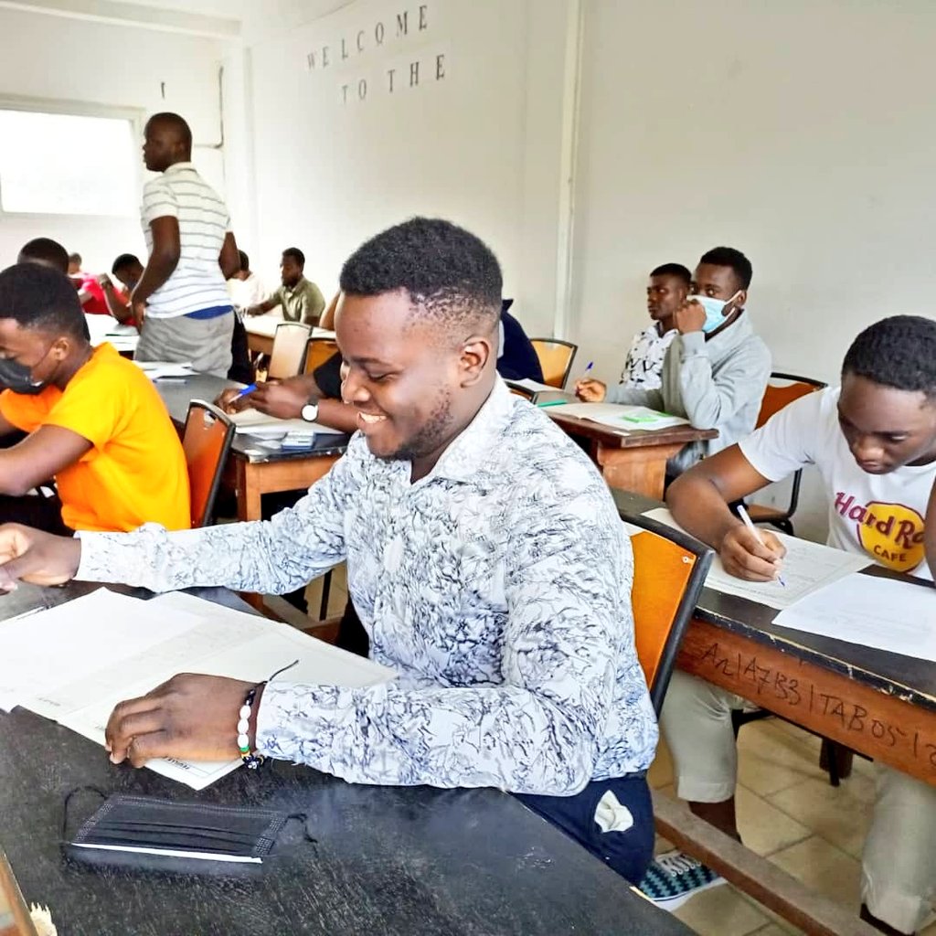 iucdouala's tweet photo. Examen

Bon courage à tous les étudiants de #BTS 2 et HND 2  #ISTDI, #ICIA et #3IAC qui Composent le semestre 3 cette semaine.

Donnez le meilleur de vous.

#IUC #examen https://t.co/l37aSyTTLz