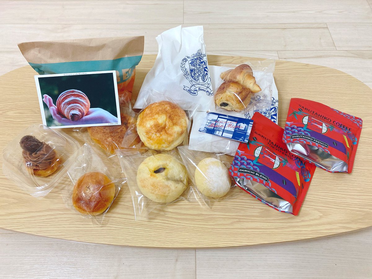 alien__921's tweet photo. おみやで、たくさんのパン🥐を購入☺️
猿田彦の珈琲☕️も購入☺️
推しの好きなもの詰め合わせの写真です☺️☺️
どこで撮ってるんだ、その写真。というツッコミ、待ってます😉 https://t.co/GdRQrG5PZV