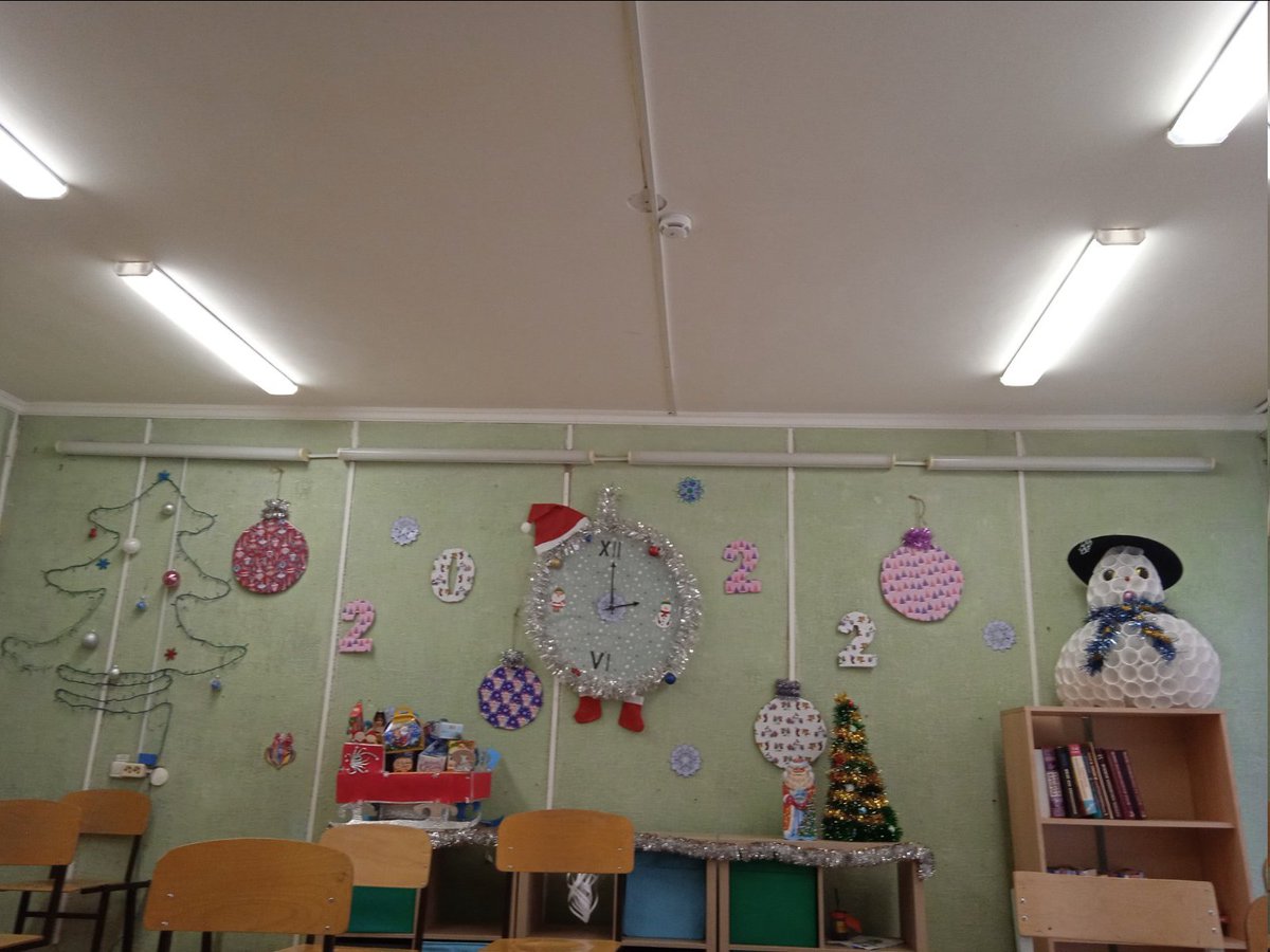 #ГБОУСОШВасильевка В преддверии праздника в нашей школе прошел конкурс на лучшее оформление класса «Новогодний марафон».В течение нескольких дней ребята  украшали свои кабинеты.За самые нарядные, создающие новогоднее настроение кабинеты ребята получат дипломы и сладкие призы.