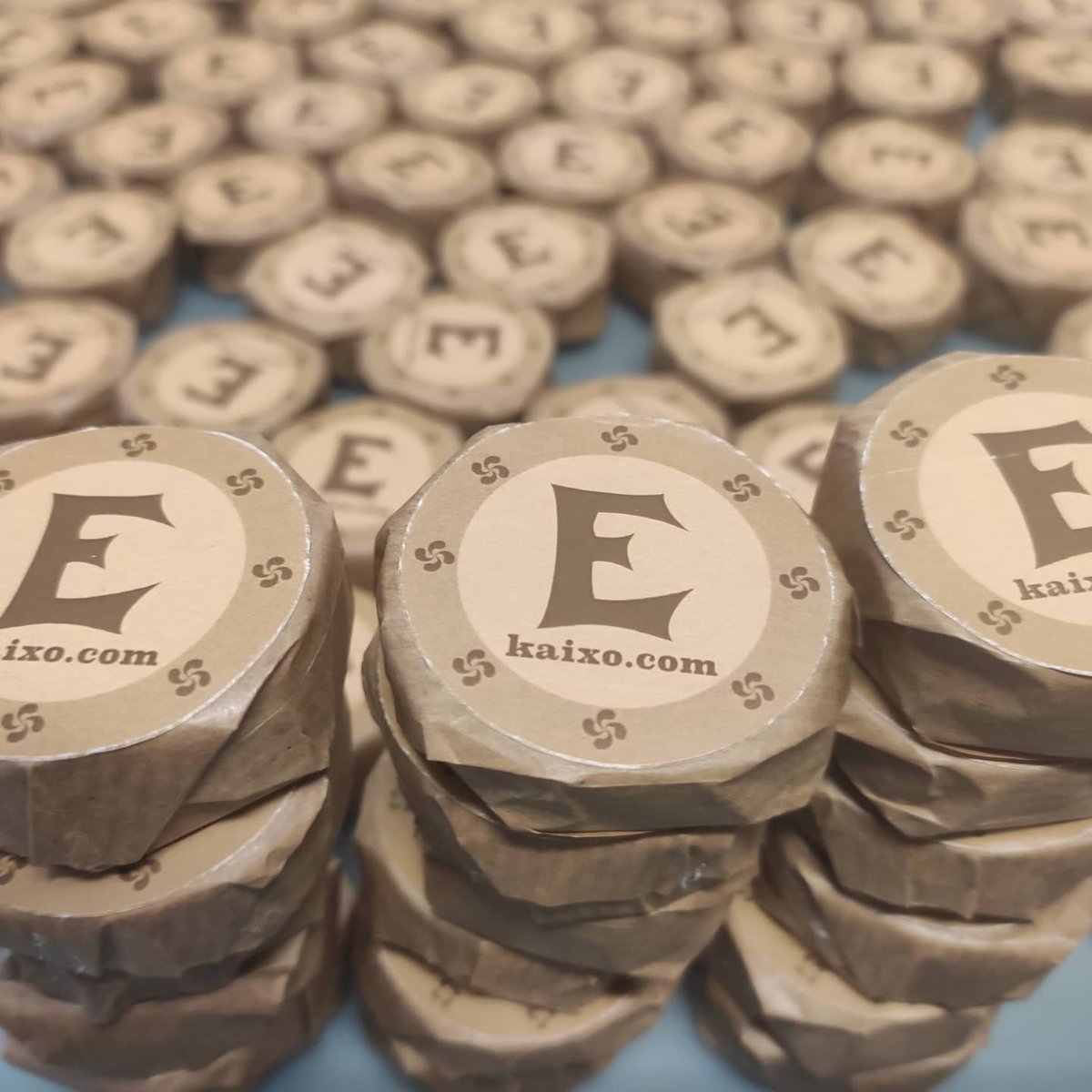 kaixocom's tweet photo. 🔥🔥Sorteo / Zosketa 🔥🔥

Sorteo 10 Etxeko-jabones / 10 Etxeko-xaboien zozketa:
🪙🪙🪙🪙🪙🧼🧼🧼🧼🧼
1⃣ Seguir @kaixocom en Twitter / Jarraitu @kaixocom
2⃣ Retweet
3⃣ Like

Fecha del sorteo / Data: 22-12-2021 ☘️☘️☘️
#Etxekoa #25urteurrena
https://t.co/7MUjnqXVIU https://t.co/uALqiLNUK9