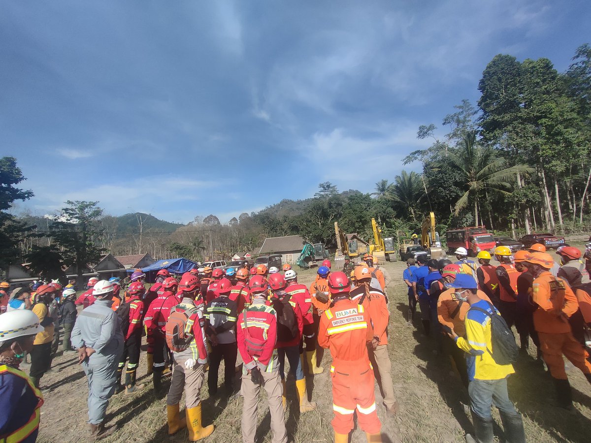 candrajavas's tweet photo. Prays before go to black zone. SRU 2, Kamar kajang, desa sumber wuluh, kec. Candipuro, kab. Lumajang https://t.co/bOvSJJLOkB