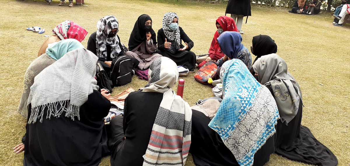 A Gathering of Halqa e Durood  was organized  at University of Sialkot , intiated with Recitation of Holy Quran.Then Ms. Warda Naz (President MSM Sialkot ) introduced working of MSM along with Brief Prologue of Minhaj ul Quran

#MSM #StudentOrganizations #youthleadership #MQI