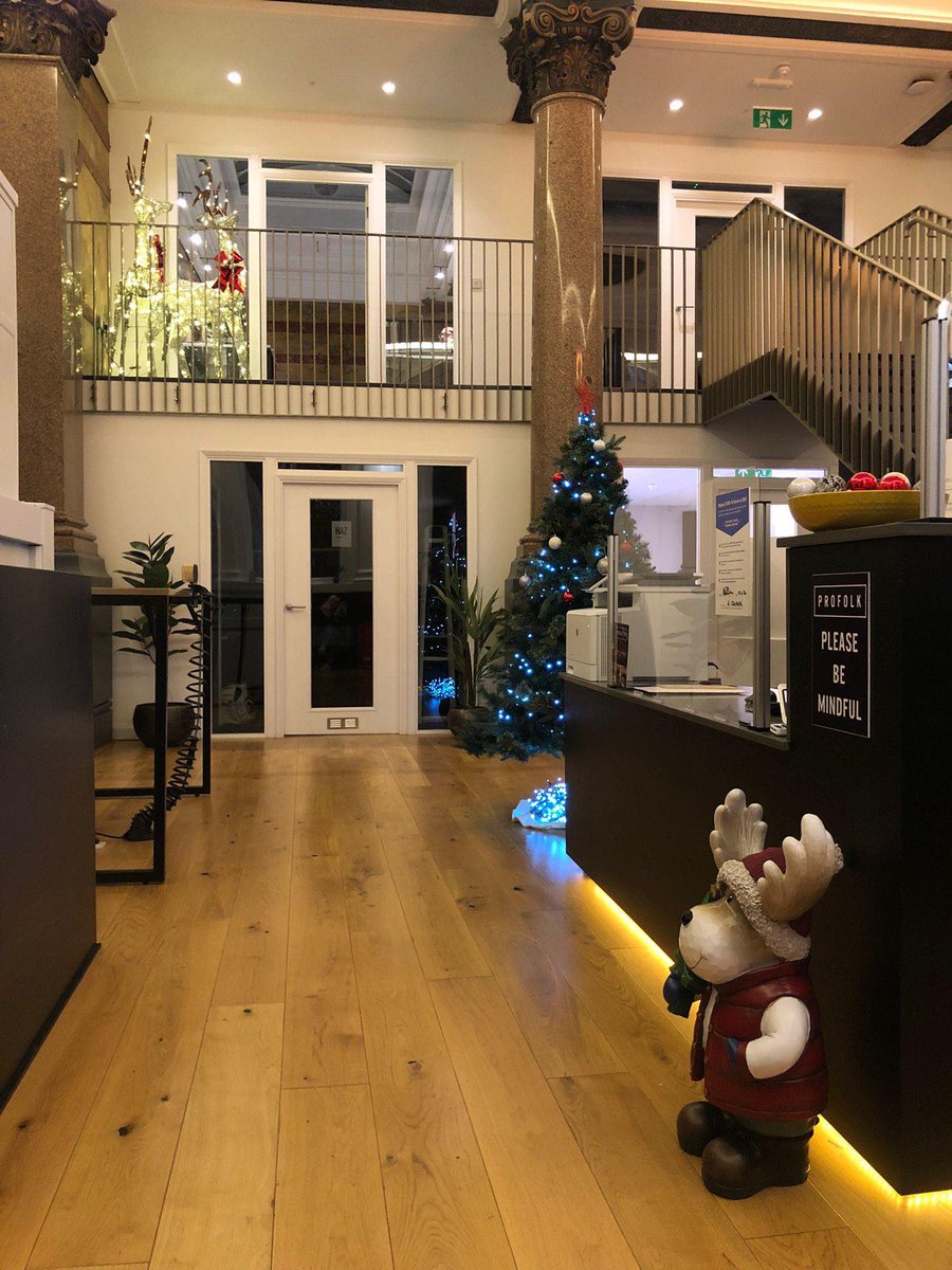 ADG_IQ's tweet photo. A sprinkling of #christmas magic has happened to the main area at #QueenOf winner @profolkspace!
#profolk #stockport #coworking #promotestockport https://t.co/5TooDkqvvd
