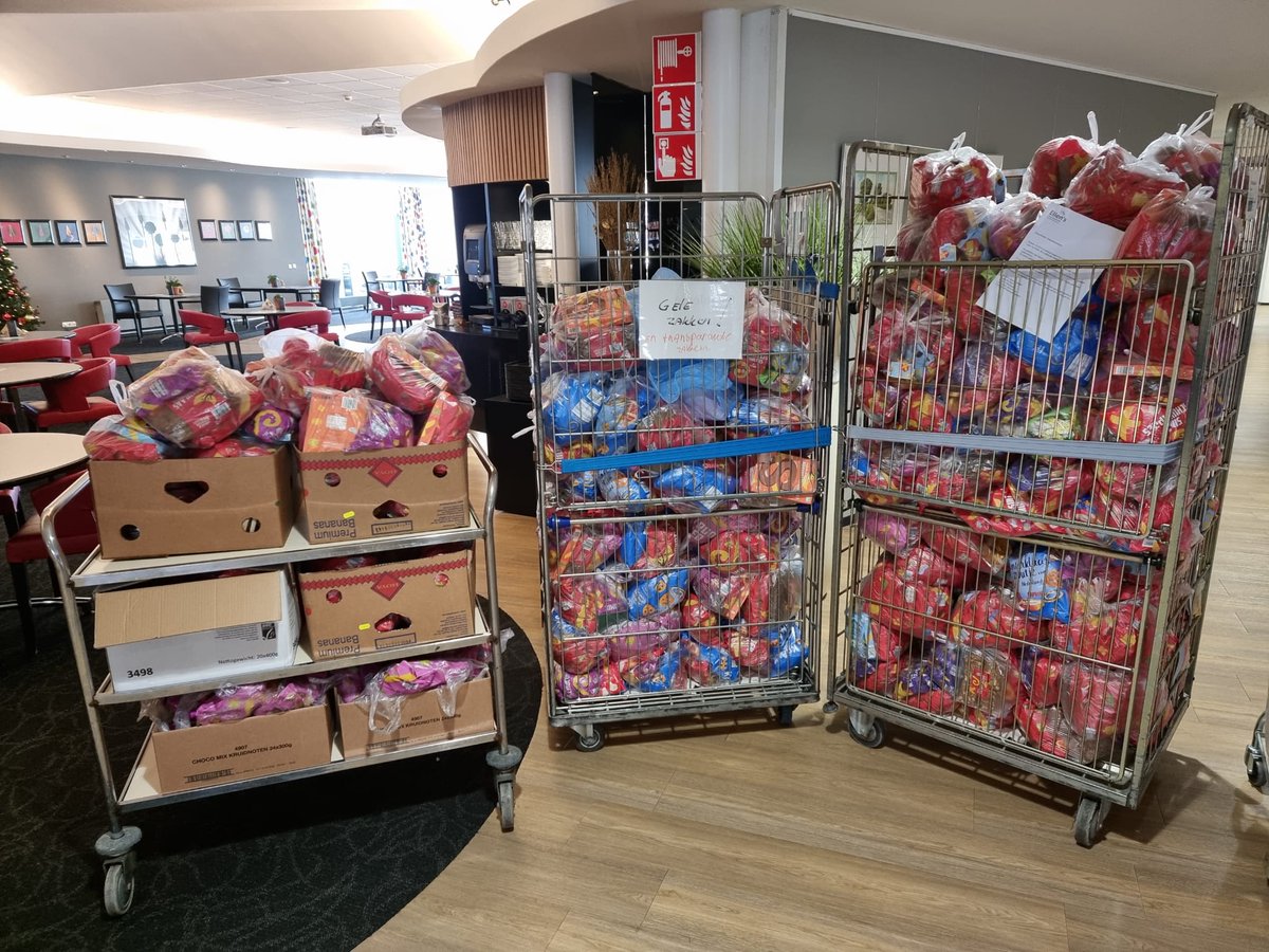 Snoepgoed voor onze cliënten en medewerkers. Onze vrijwilligers hebben dit verdeeld op alle locaties.
Dank aan #Aldi #legerdesheils &amp; Schoonmaakbedrijf Ellen voor deze leuke actie!