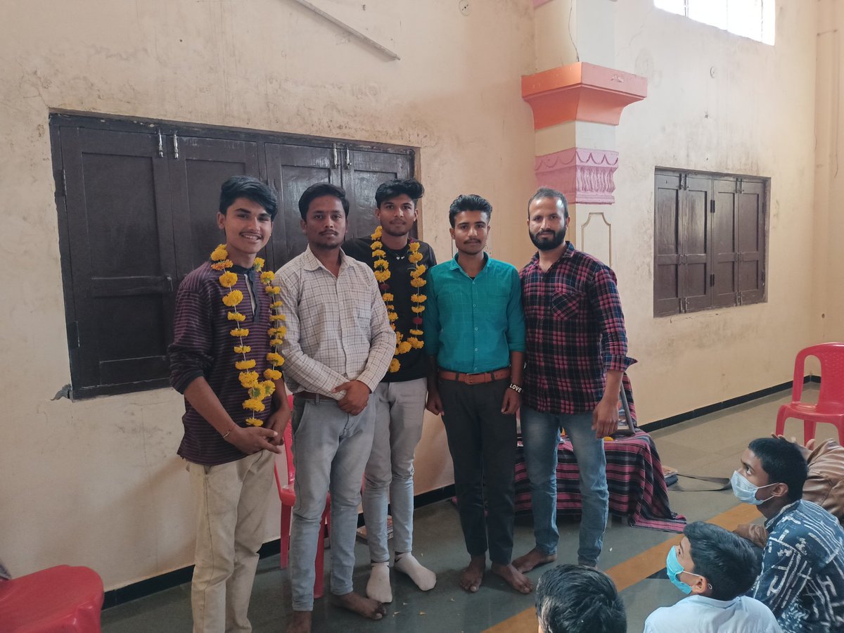 RAHULCH06554430's tweet photo. अखिल भारतीय विद्यार्थी परिषद दिग्ठान ,धार की कार्यकारिणी घोषित हुई 
जिसमें मुख्य रूप से मालवा प्रांत कार्यकरिणी सदस्य अजय जी सेन व पीजी कालेज मंत्री राहुल जी चावड़ा उपस्थित रहे।।
@abvpdhar
@NileshSolnki12 
@ashishABVP_ 
@GouravSahu__ 
@AjaySen28835750 
@RAHULCH06554430 https://t.co/ZgQeTWJRAe