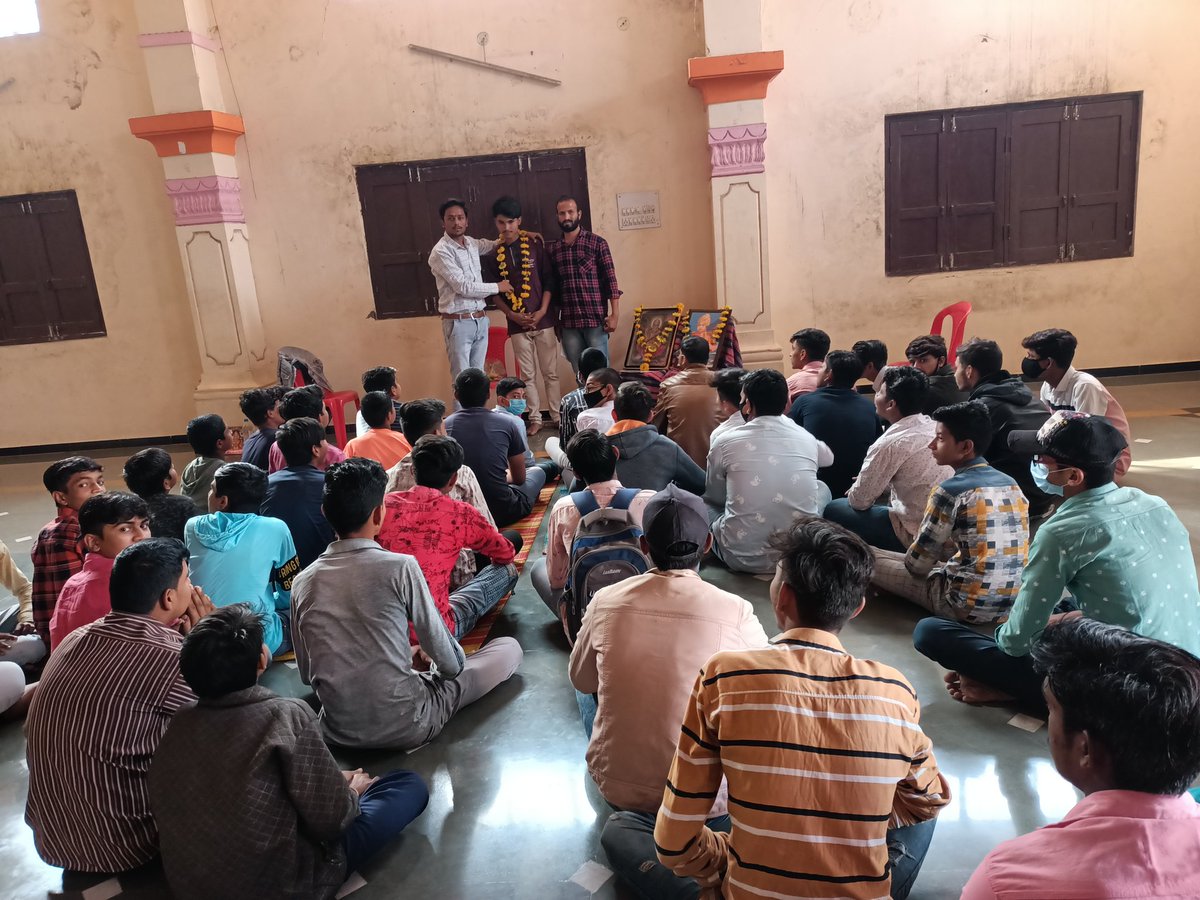 RAHULCH06554430's tweet photo. अखिल भारतीय विद्यार्थी परिषद दिग्ठान ,धार की कार्यकारिणी घोषित हुई 
जिसमें मुख्य रूप से मालवा प्रांत कार्यकरिणी सदस्य अजय जी सेन व पीजी कालेज मंत्री राहुल जी चावड़ा उपस्थित रहे।।
@abvpdhar
@NileshSolnki12 
@ashishABVP_ 
@GouravSahu__ 
@AjaySen28835750 
@RAHULCH06554430 https://t.co/ZgQeTWJRAe
