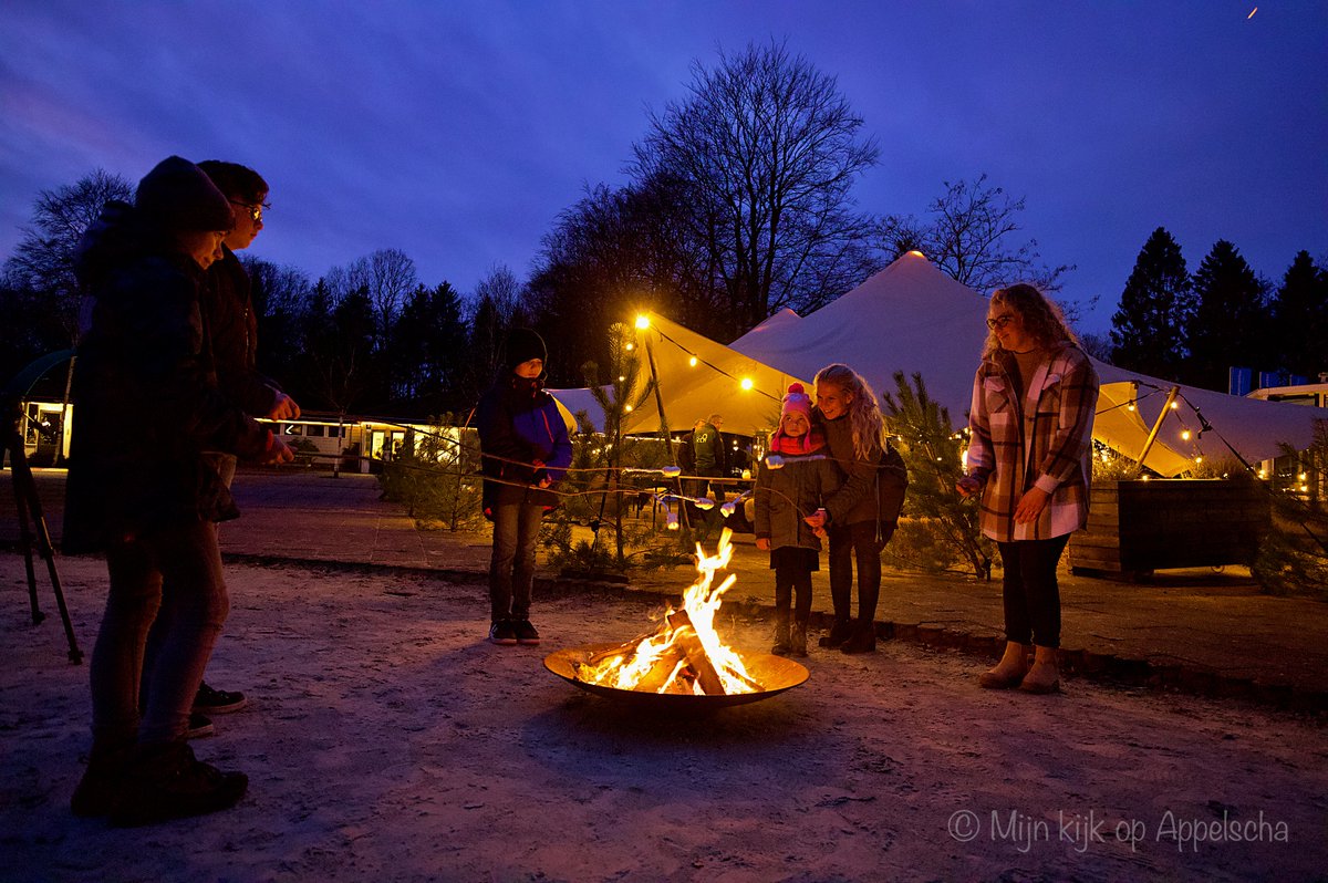 Eergisteren een fotoserie gemaakt van een mooi verlicht vakantiepark <a href="/RoggebergRCN/">RCN de Roggeberg</a> <a href="/appelschanl/">Appelschanl</a>. Kijk voor de hele serie op mijn fb pagina @mijnkijkopappelscha

#appelscha #hetanderefriesland #rcnvakantieparken #zuidoostfriesland