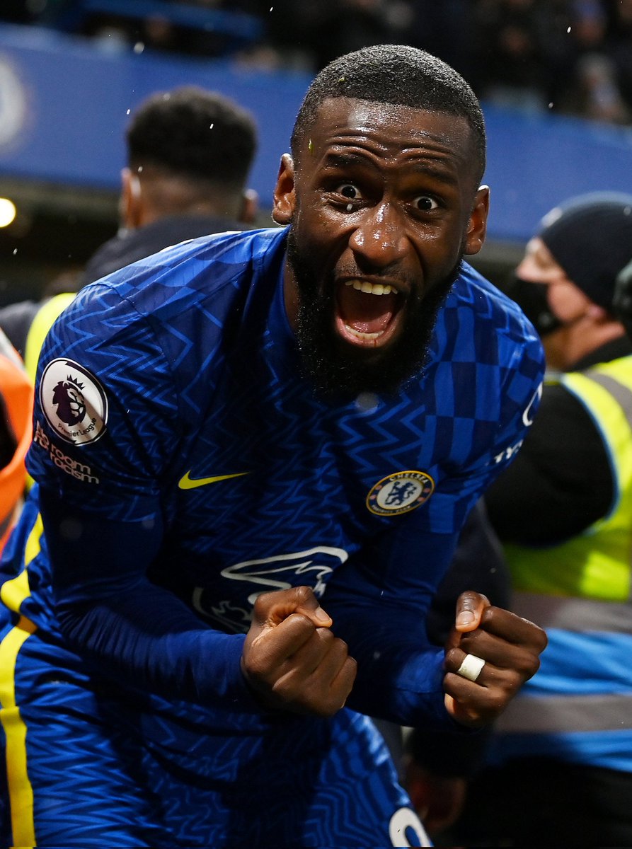 idextratime's tweet photo. 🚨 Manchester United tertarik untuk merekrut Antonio Rudiger secara gratis pada musim panas 2022. Ralf Rangnick mengenal baik Sahr Senesie (kakak &amp; agen Rudiger). PSG juga tertarik.

Rudiger menginginkan gaji £12-15 juta/tahun (tawaran Chelsea £8,5 juta/tahun).

📝 @cfbayern https://t.co/AX4mGMFFOw