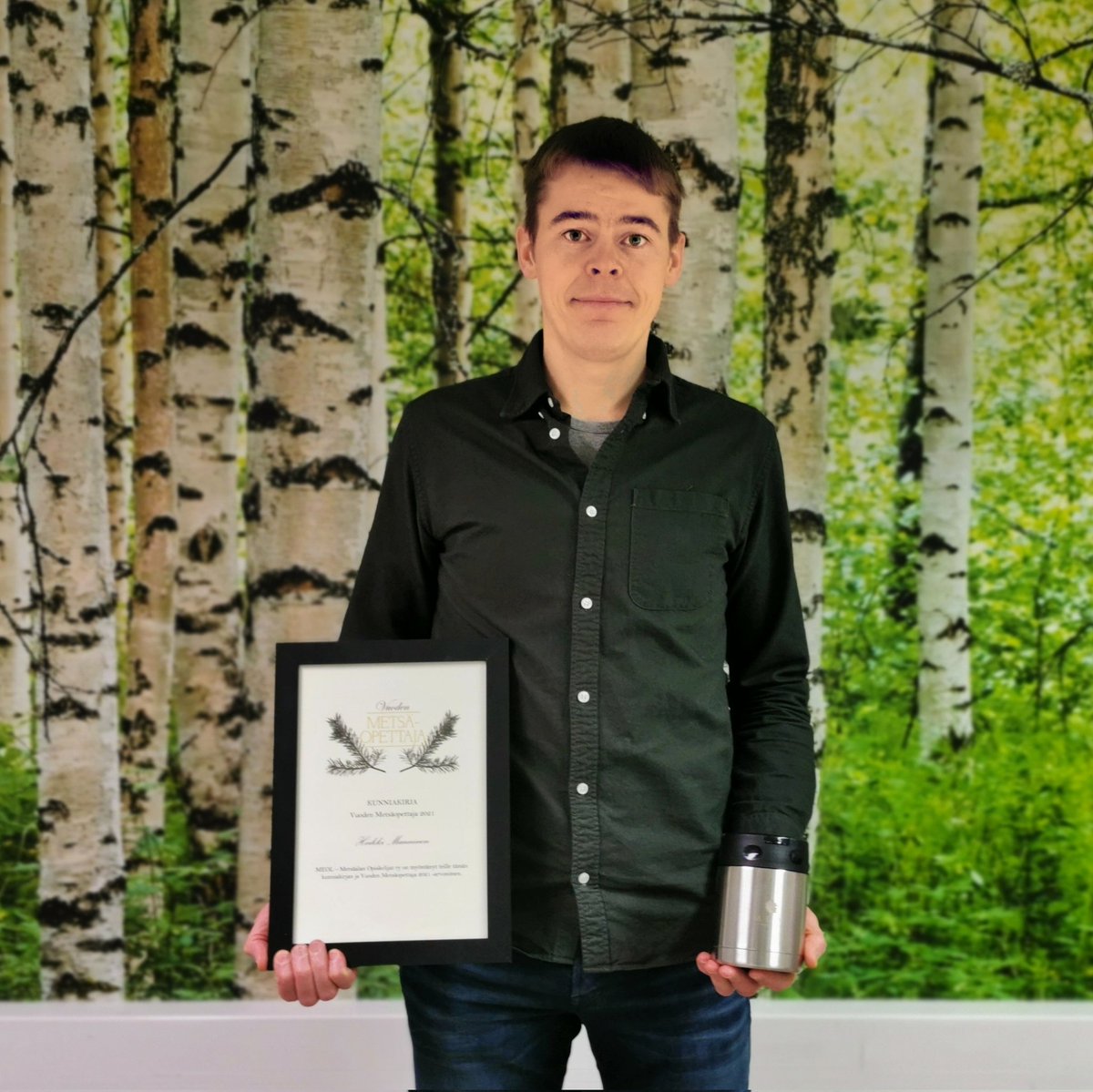 xamkfi's tweet photo. Vuoden metsäopettaja 2021 on Xamkin Heikki Manninen. Paljon onnea Heikille! Vuoden Metsäopettaja valitaan MEOL - Metsäalan Opiskelijat ry:n vuosittain järjestämässä valtakunnallisessa kyselyssä metsäalan opiskelijoille.
#xamk  #meol #metsätalousinsinööri https://t.co/6ADbN56a0a