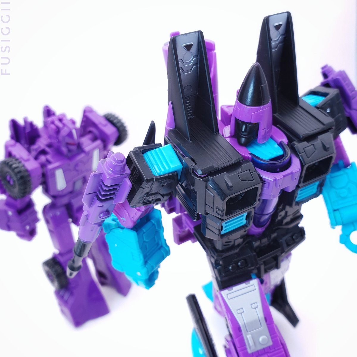 fusiggi's tweet photo. G2 Ramjet's colour scheme 😍!
🟣 Generations Selects G2 Ramjet & Titans Return Brunt
#transformers #toyphotography #transformersselects #decepticons #takaratomytoys https://t.co/g0ndzDM2Dd
