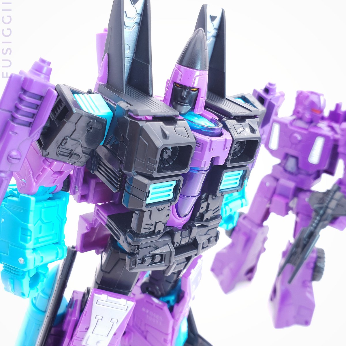 fusiggi's tweet photo. G2 Ramjet's colour scheme 😍!
🟣 Generations Selects G2 Ramjet & Titans Return Brunt
#transformers #toyphotography #transformersselects #decepticons #takaratomytoys https://t.co/g0ndzDM2Dd