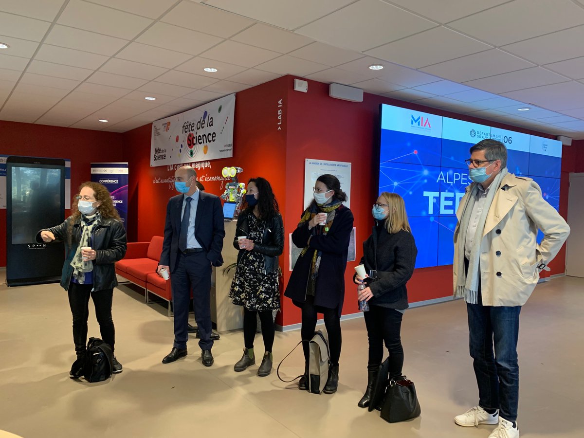 Maison_IA's tweet photo. 🤩Ravis d'avoir reçu une délégation du @CNNum venue à la rencontre des initiatives &amp; acteurs du territoire maralpin
➡️Observation &amp; échanges avc les stagiaires MIA
➡️Découverte des missions &amp; actions MIA
➡️Moment d'échange entre différents acteurs du numérique des @AlpesMaritimes https://t.co/w0Q38GXgS2