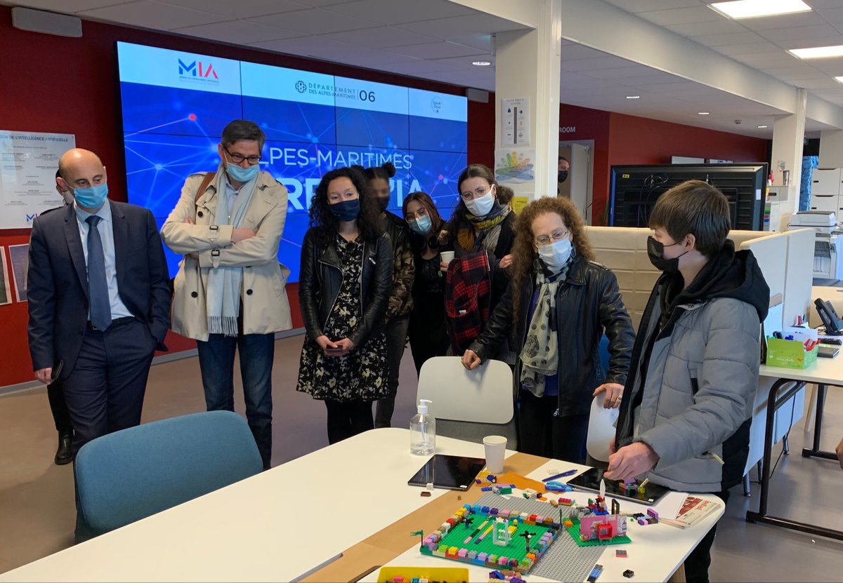 Maison_IA's tweet photo. 🤩Ravis d'avoir reçu une délégation du @CNNum venue à la rencontre des initiatives &amp; acteurs du territoire maralpin
➡️Observation &amp; échanges avc les stagiaires MIA
➡️Découverte des missions &amp; actions MIA
➡️Moment d'échange entre différents acteurs du numérique des @AlpesMaritimes https://t.co/w0Q38GXgS2