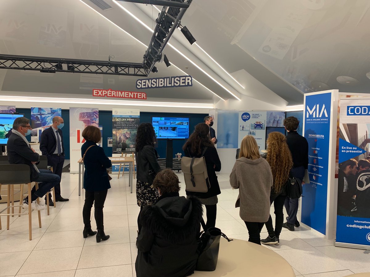 Maison_IA's tweet photo. 🤩Ravis d'avoir reçu une délégation du @CNNum venue à la rencontre des initiatives &amp; acteurs du territoire maralpin
➡️Observation &amp; échanges avc les stagiaires MIA
➡️Découverte des missions &amp; actions MIA
➡️Moment d'échange entre différents acteurs du numérique des @AlpesMaritimes https://t.co/w0Q38GXgS2